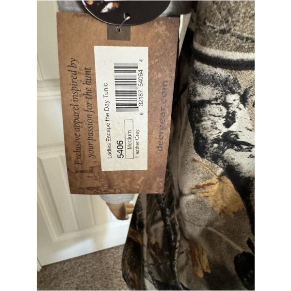 Women's Camo Tee Shirt Medium heather gray and camo