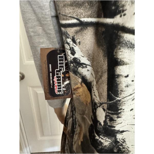 Women's Camo Tee Shirt Medium heather gray and camo